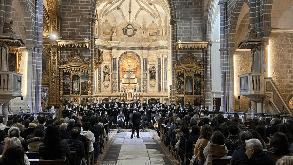 REGUENGOS DE MONSARAZ: CONCERTO DE PÁSCOA COM O CORO MATEUS D’ARANDA E A ORQUESTRA CLÁSSICA DA UNIVERSIDADE DE ÉVORA